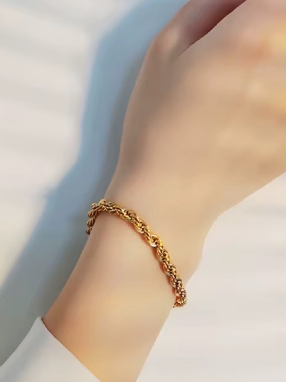 Elegant Twisted Gold Rope-Link Bracelet